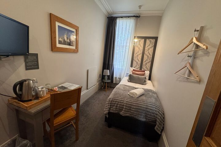 Room 11 of 83