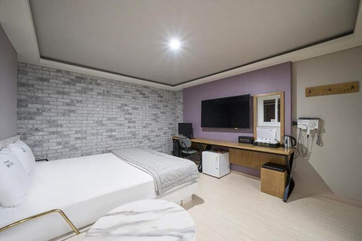 Room 7 of 13