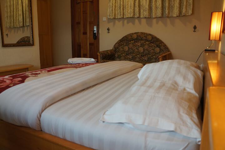 Room 5 of 40