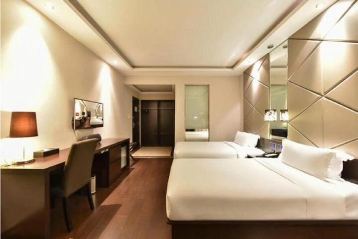Room 26 of 53