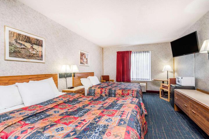 1 Queen Bed Accessible Room (16 of 22)