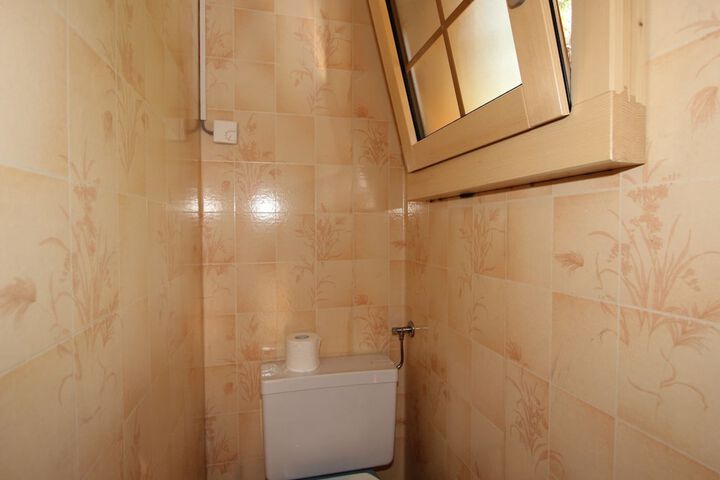 Room 9 of 40