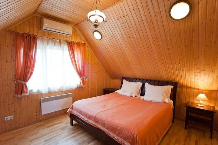 Room 2 of 68