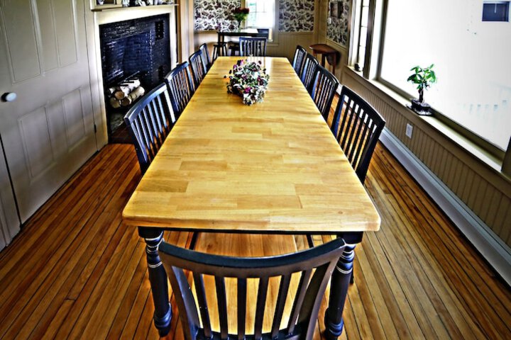 Dining 32 of 38