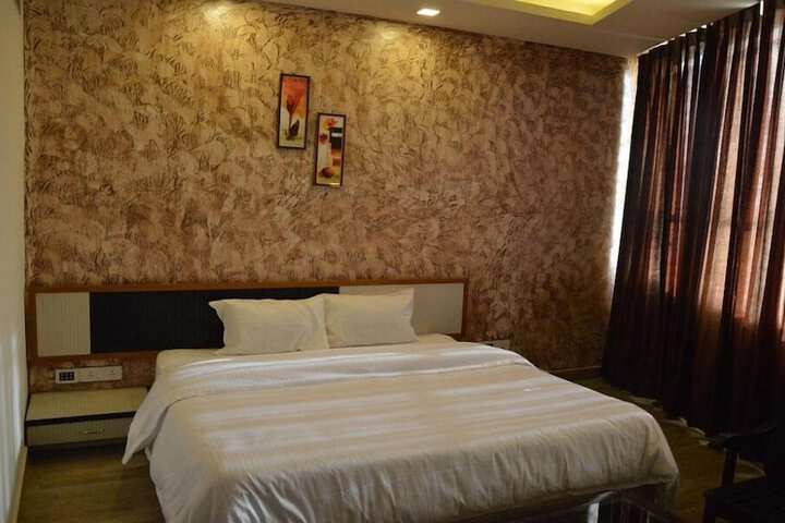 Room 9 of 35