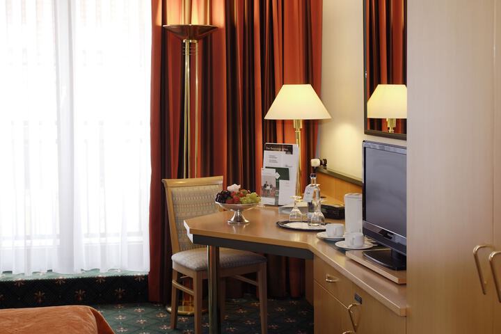 Room 15 of 43