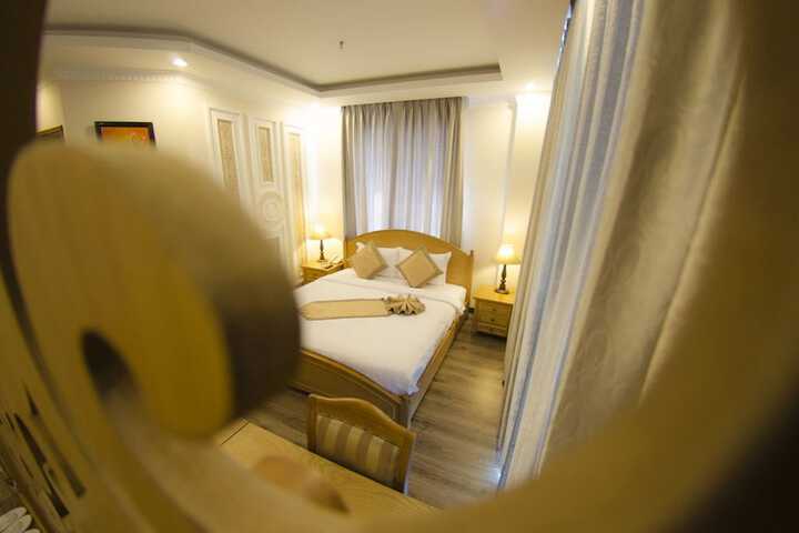 Room 12 of 40