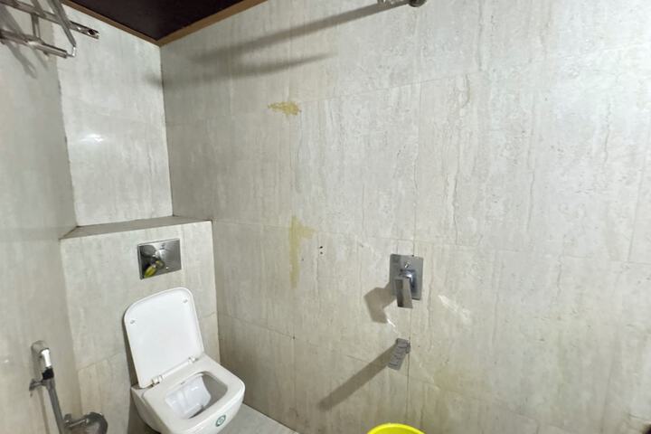 Room 5 of 11