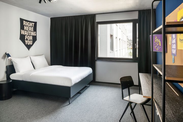 Room 6 of 146