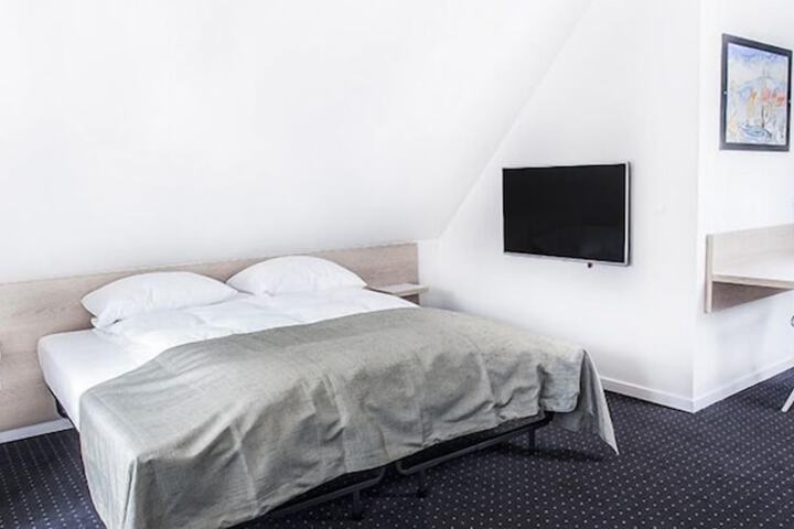 Room 7 of 15
