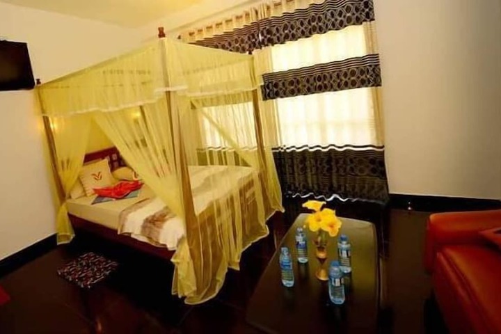 Room 10 of 26