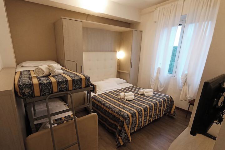 Room 34 of 90