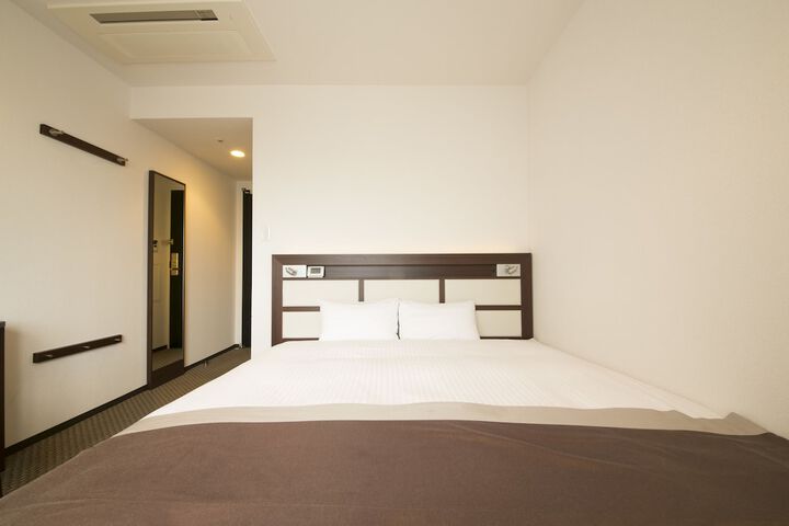 Room 9 of 84