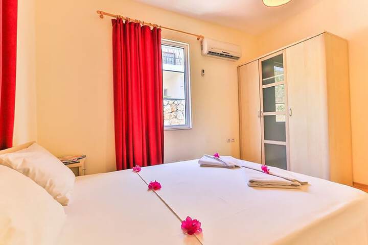 Room 7 of 28