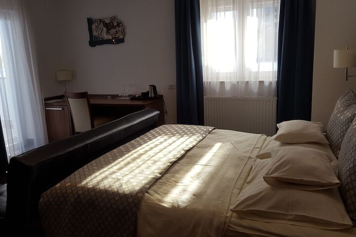 Room 13 of 30