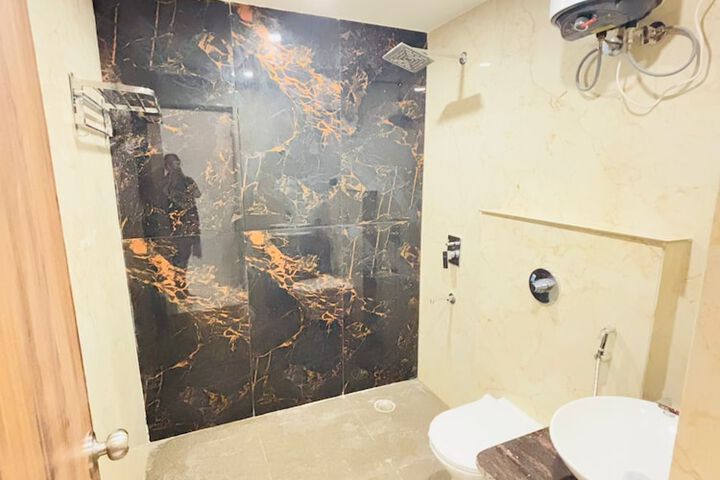 Room 12 of 30