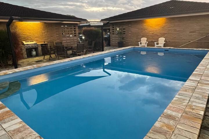 Pool 12 of 18