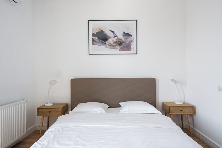 Room 32 of 355