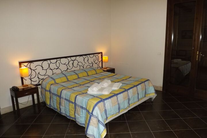 Room 2 of 41