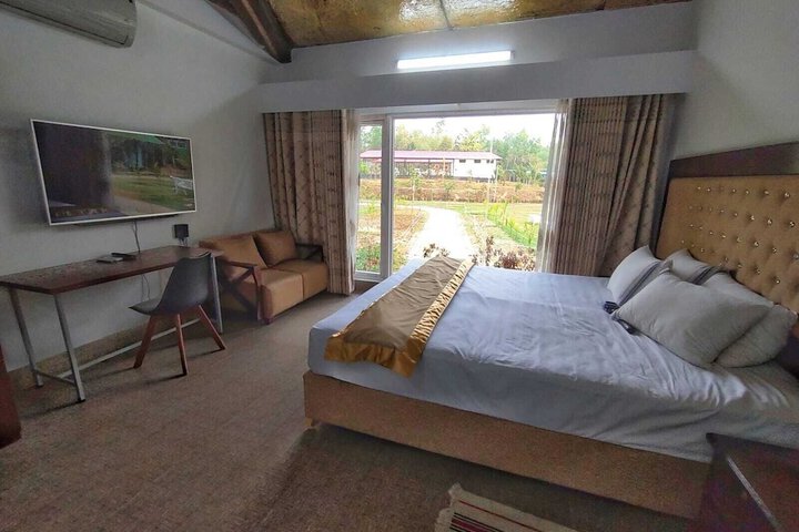 Room 4 of 13