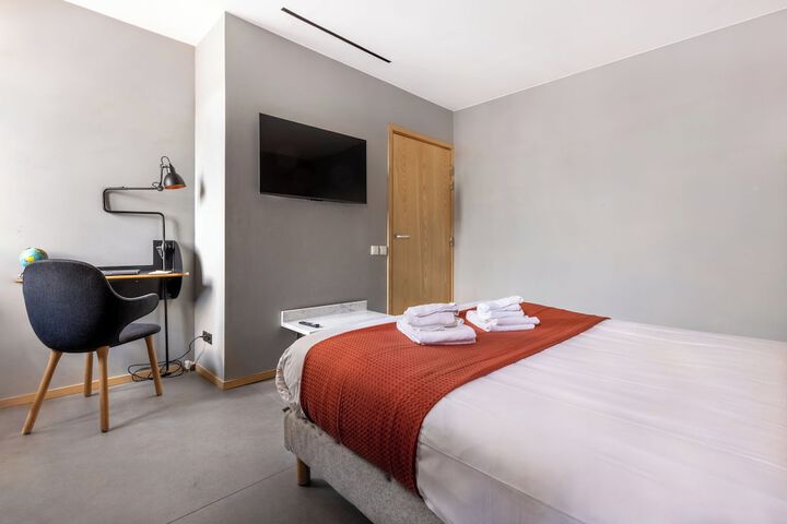 Room 15 of 68