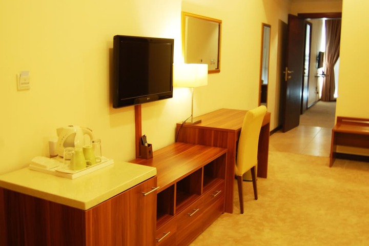 Room 12 of 34