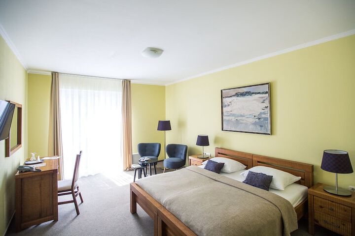 Room 4 of 75