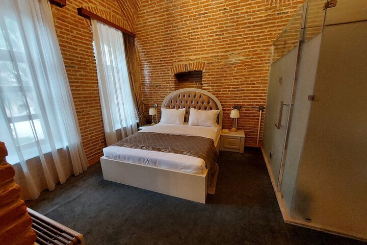 Room 12 of 16