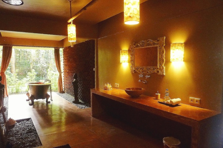 Room 5 of 15