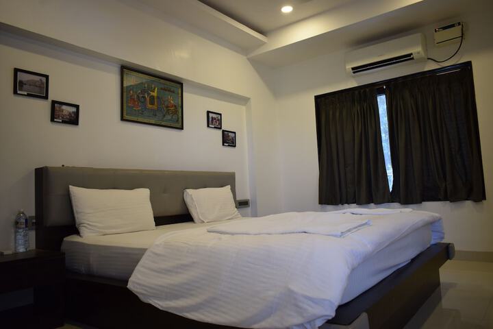 Room 27 of 144