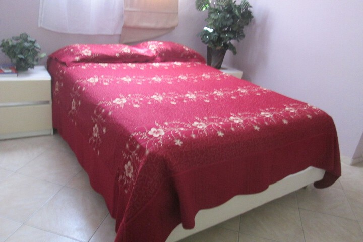 Room 4 of 16