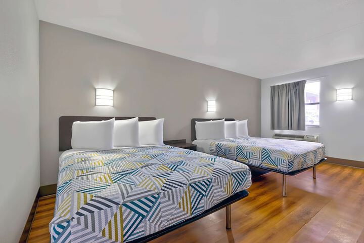 2 Queen Beds (3 of 10)