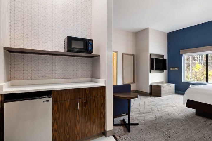 1 King Standard Extra Floor Space (6 of 28)