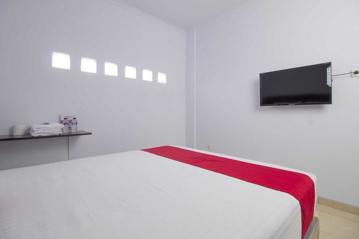 Room 8 of 12