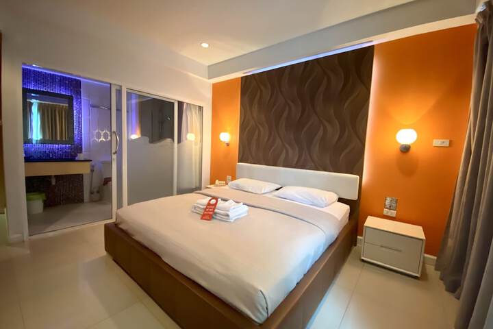 Room 4 of 77