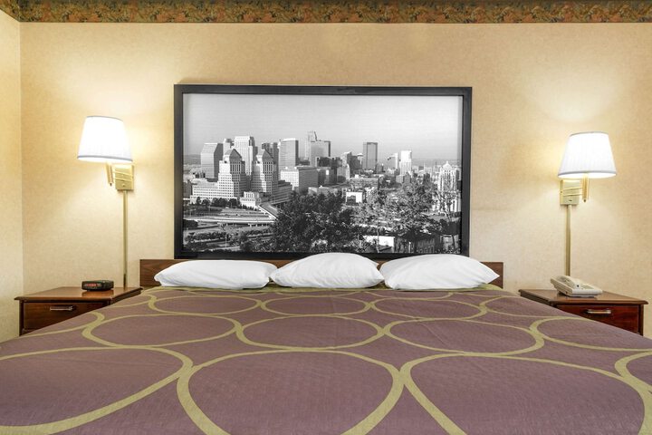 1 King Bed (4 of 11)