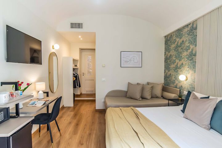 Room 28 of 102