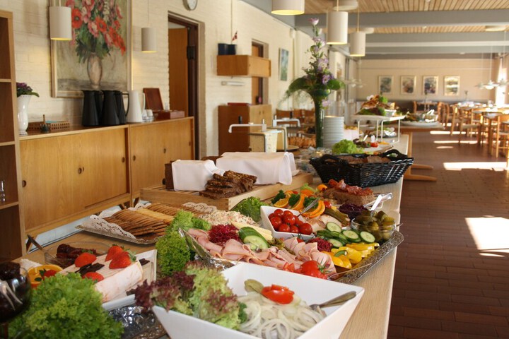 Dining 35 of 68