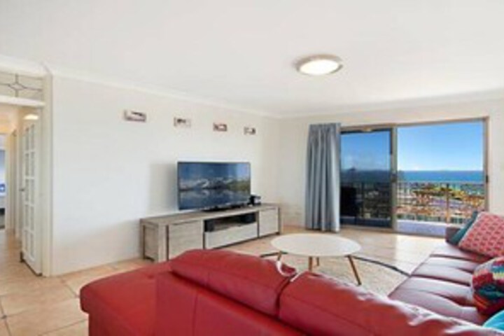 Room 2 of 9