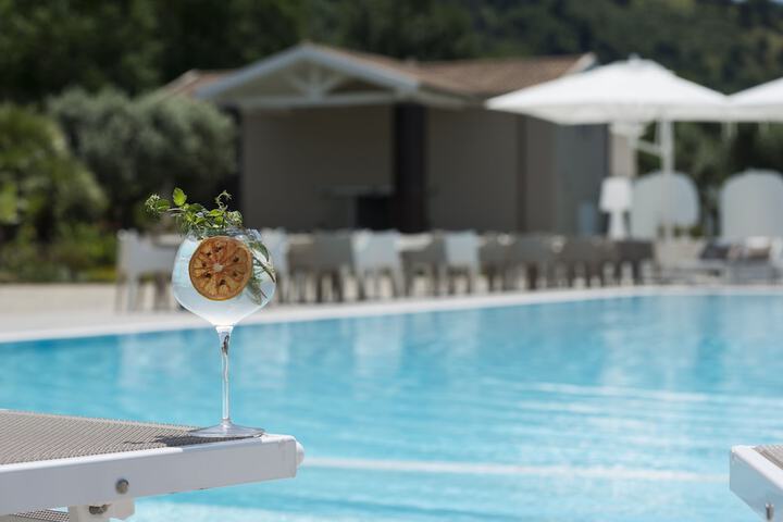 Pool 33 of 43