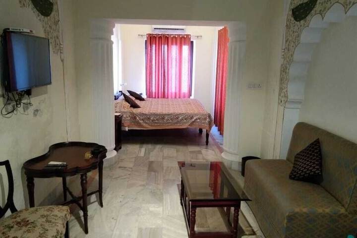 Room 8 of 17