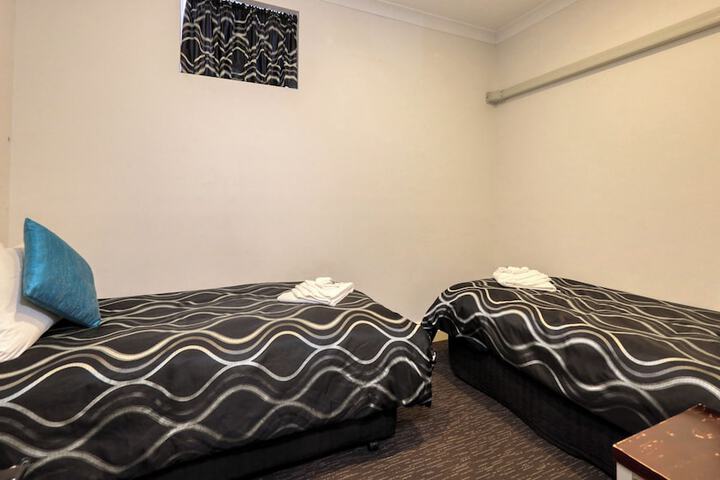 Room 3 of 37