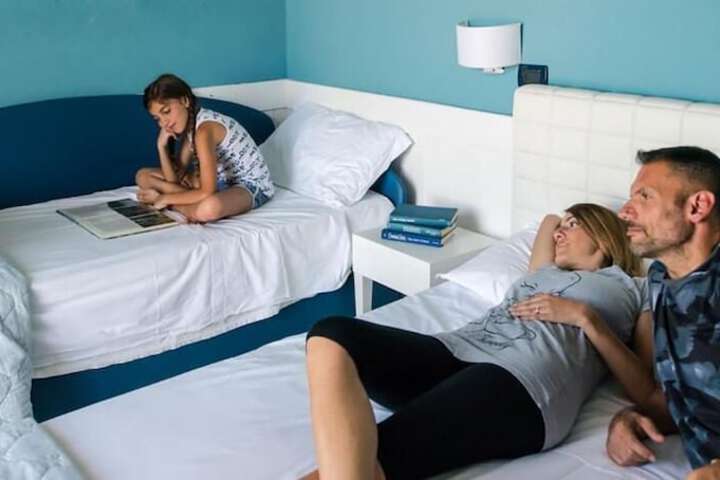Room 6 of 9