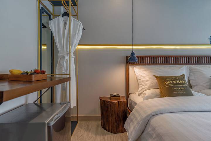 Room 8 of 33
