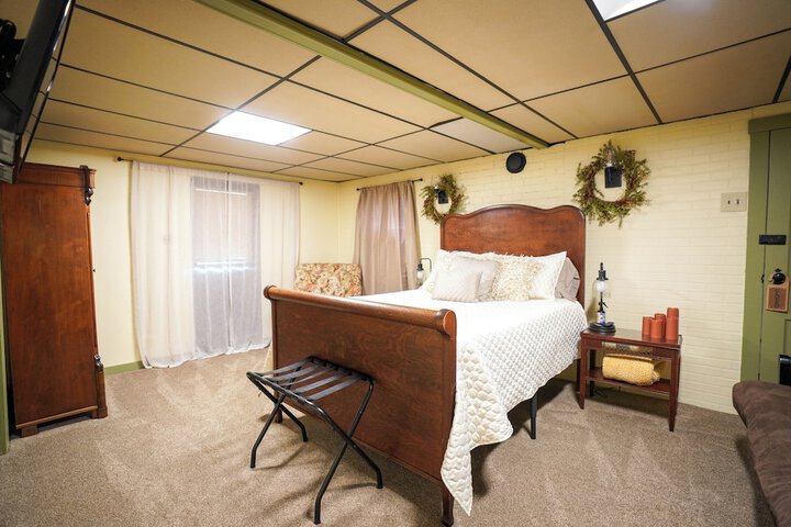 Room 37 of 230
