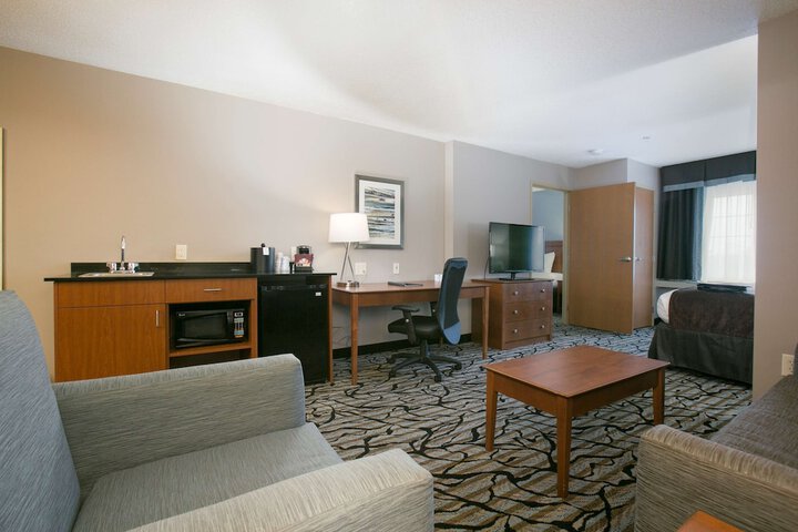 Suite 2 Queen Beds Sofa Bed Microwave and Refrigerator Full Breakfast (27 of 59)