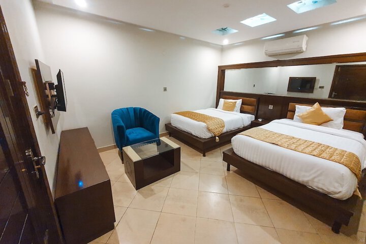 Room 10 of 42