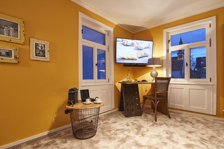 Room 9 of 32