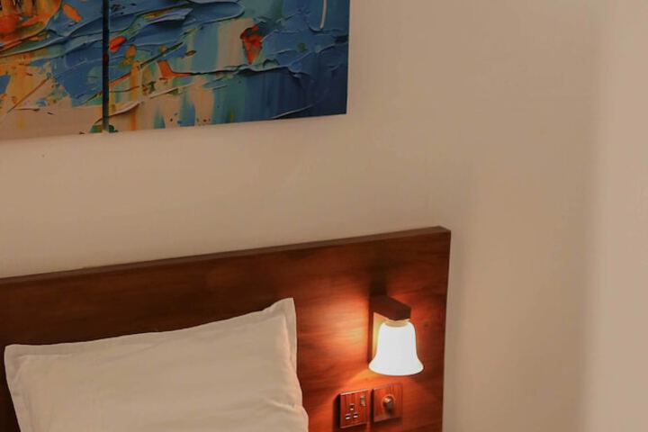 Room 12 of 24