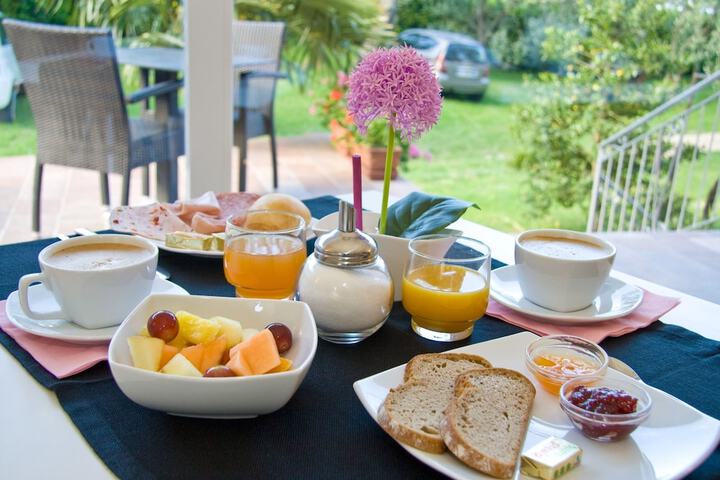 Breakfast/Coffee Service 12 of 20